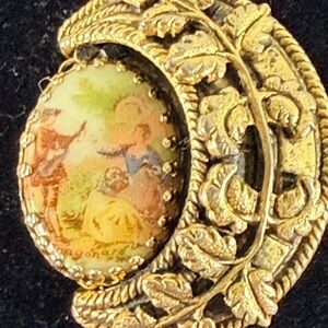 Vintage Gold-ToneBrooch with Artistic Design